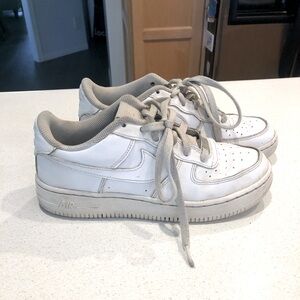 VGUC Nike Air Force 1 shoes Youth size 5.5